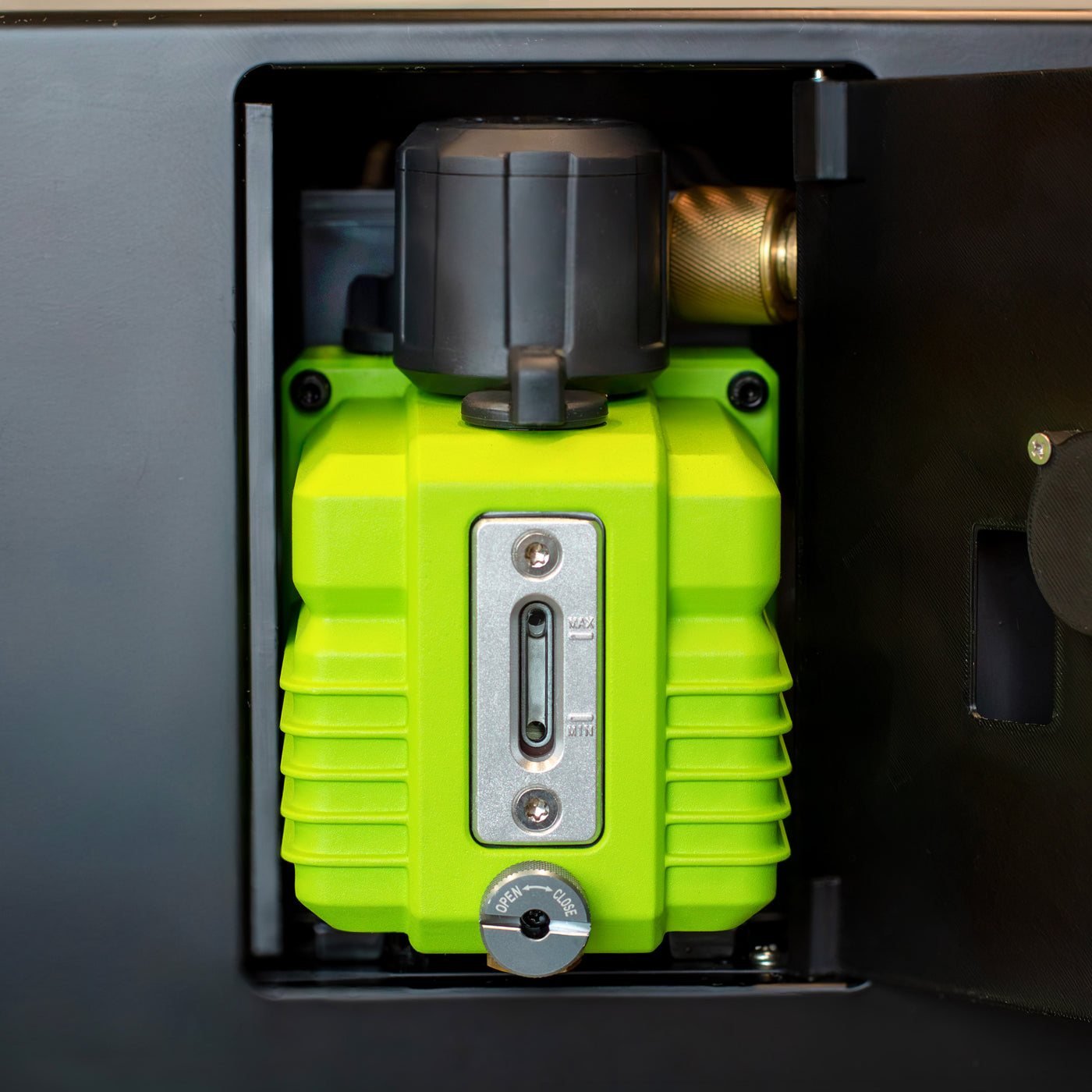 Built-in industrial vacuum pump inside the Countertop 360 freeze dryer